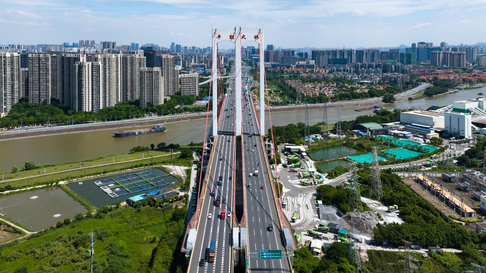 3.雄伟壮观的平胜大桥，也是摄影发烧友的热门取景地。(摄影：王经纬)