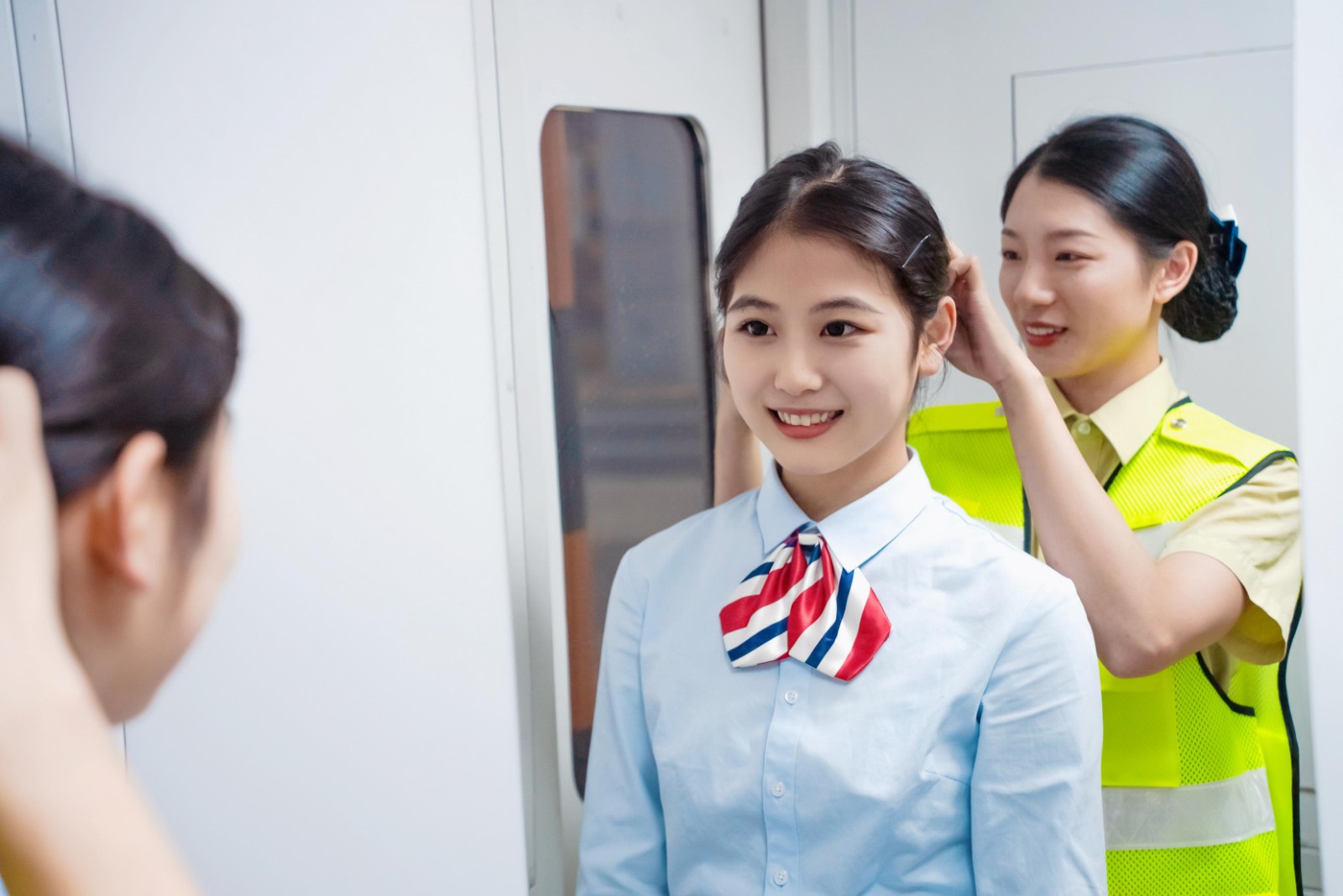 5.仪容仪表，一丝不苟。摄影：温思敏