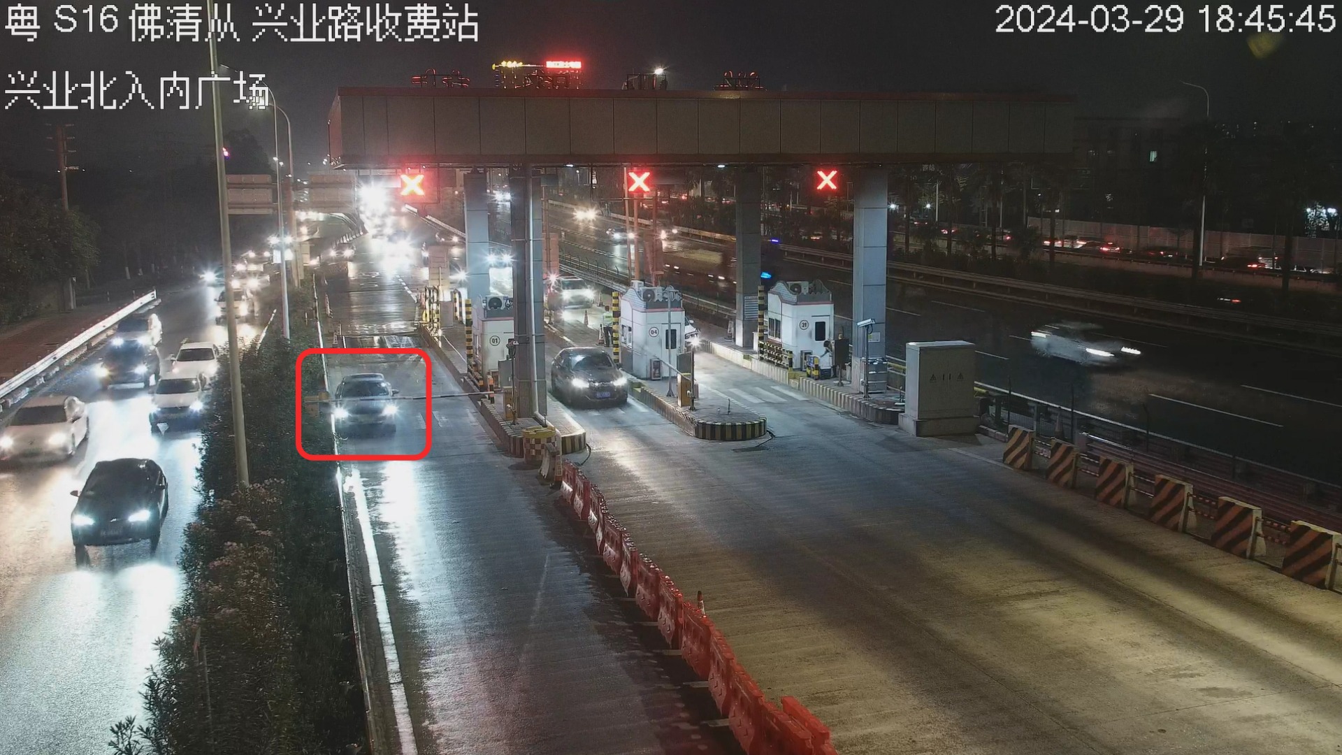 车辆驶入高速公路瞬间