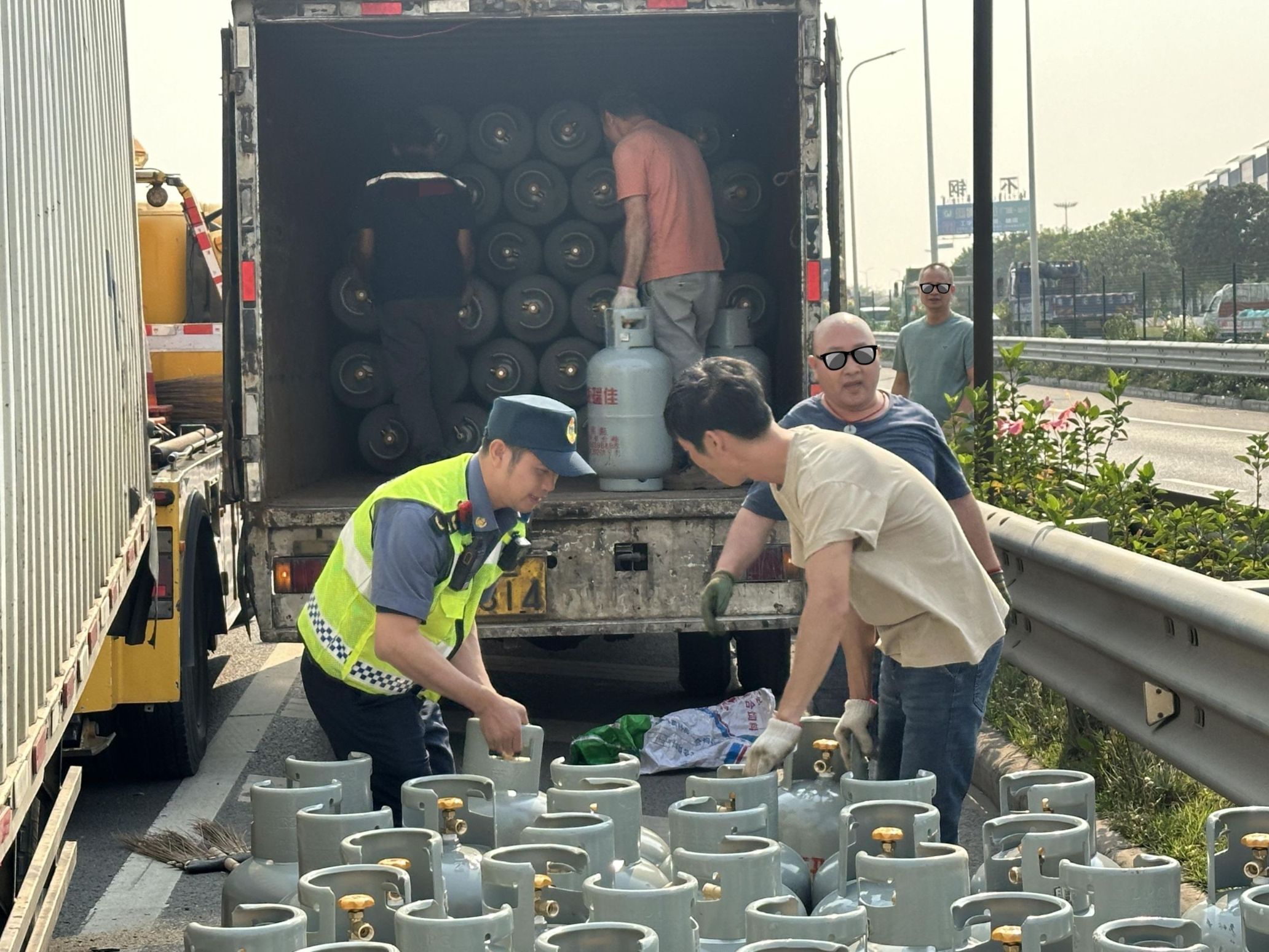 db8ebdbe0d59f2f4e73d92eccb09adc_副本