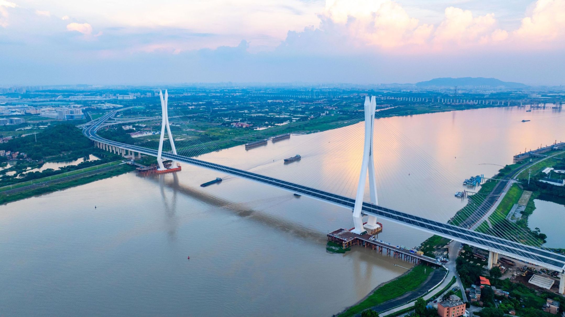 图3：富龙西江特大桥航拍图